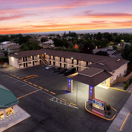Quincy Inn And Suites Exteriér fotografie