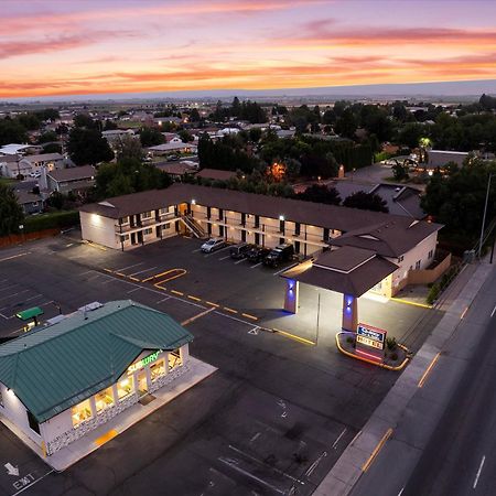 Quincy Inn And Suites Exteriér fotografie