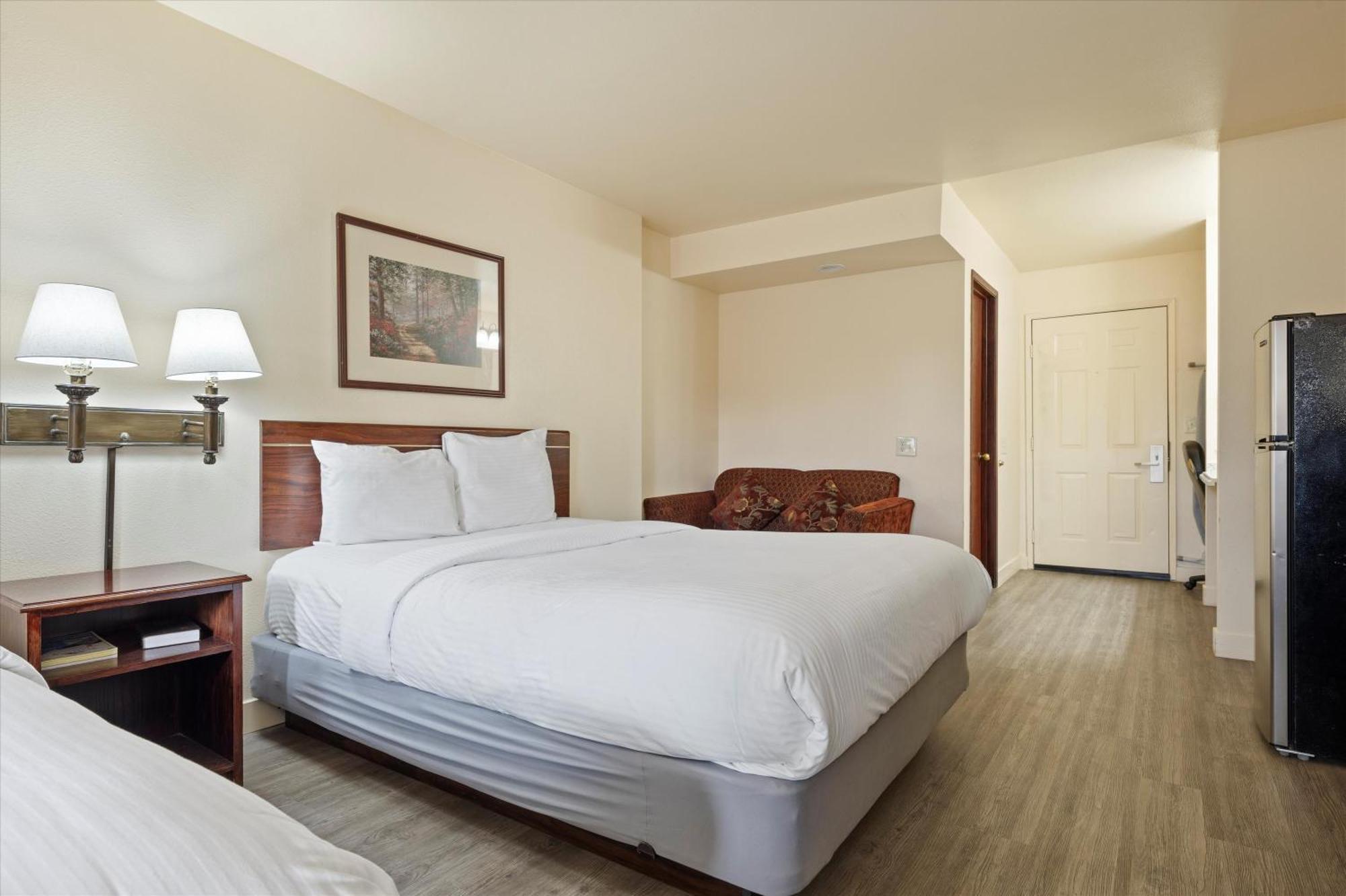 Quincy Inn And Suites Exteriér fotografie