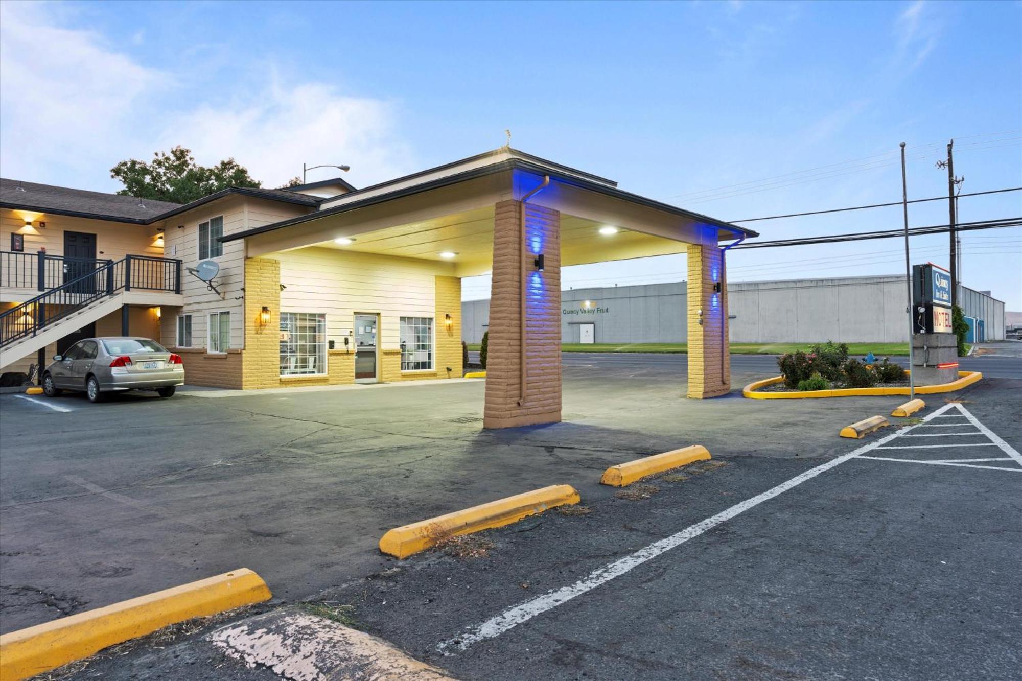 Quincy Inn And Suites Exteriér fotografie