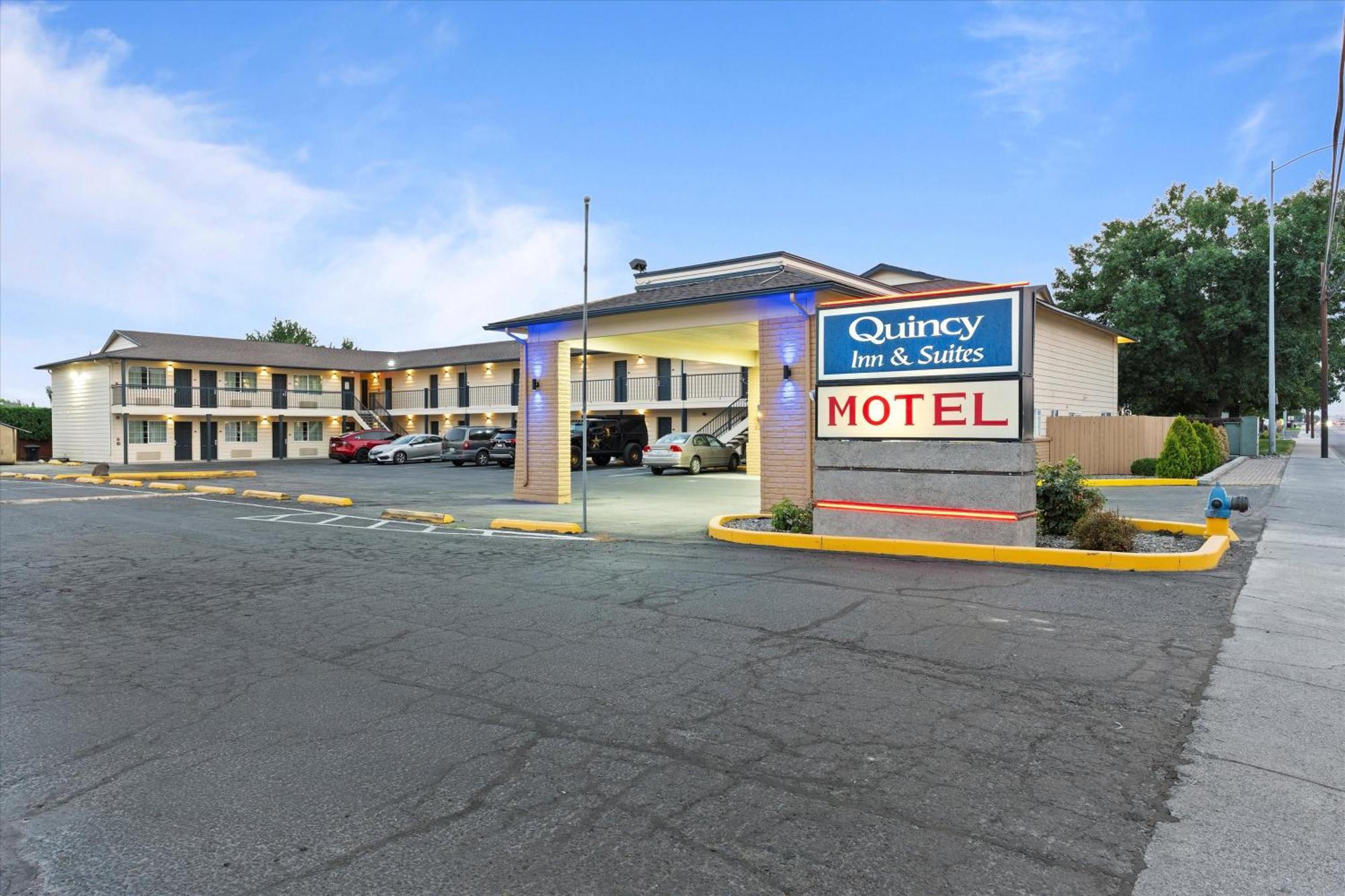 Quincy Inn And Suites Exteriér fotografie