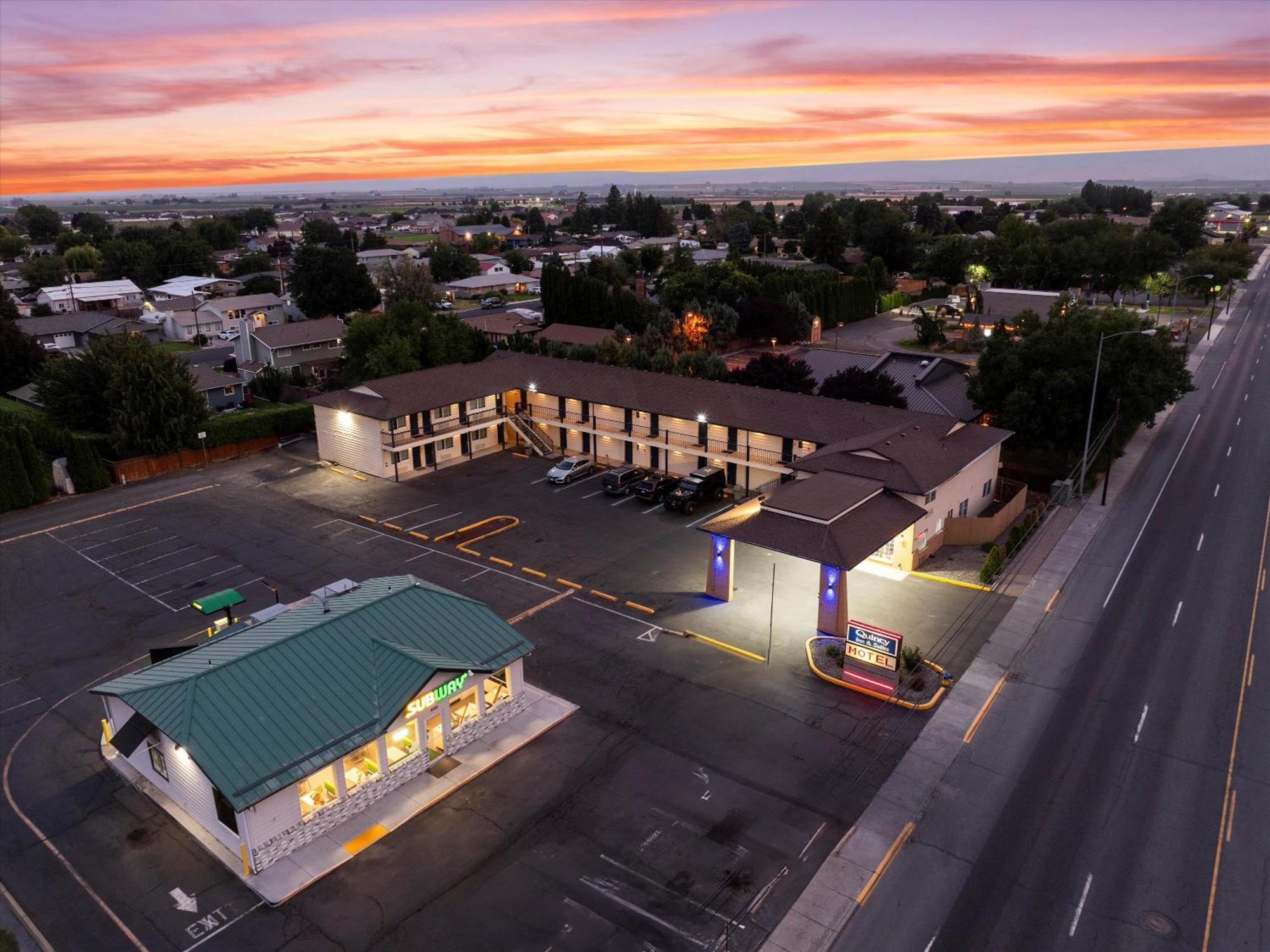 Quincy Inn And Suites Exteriér fotografie