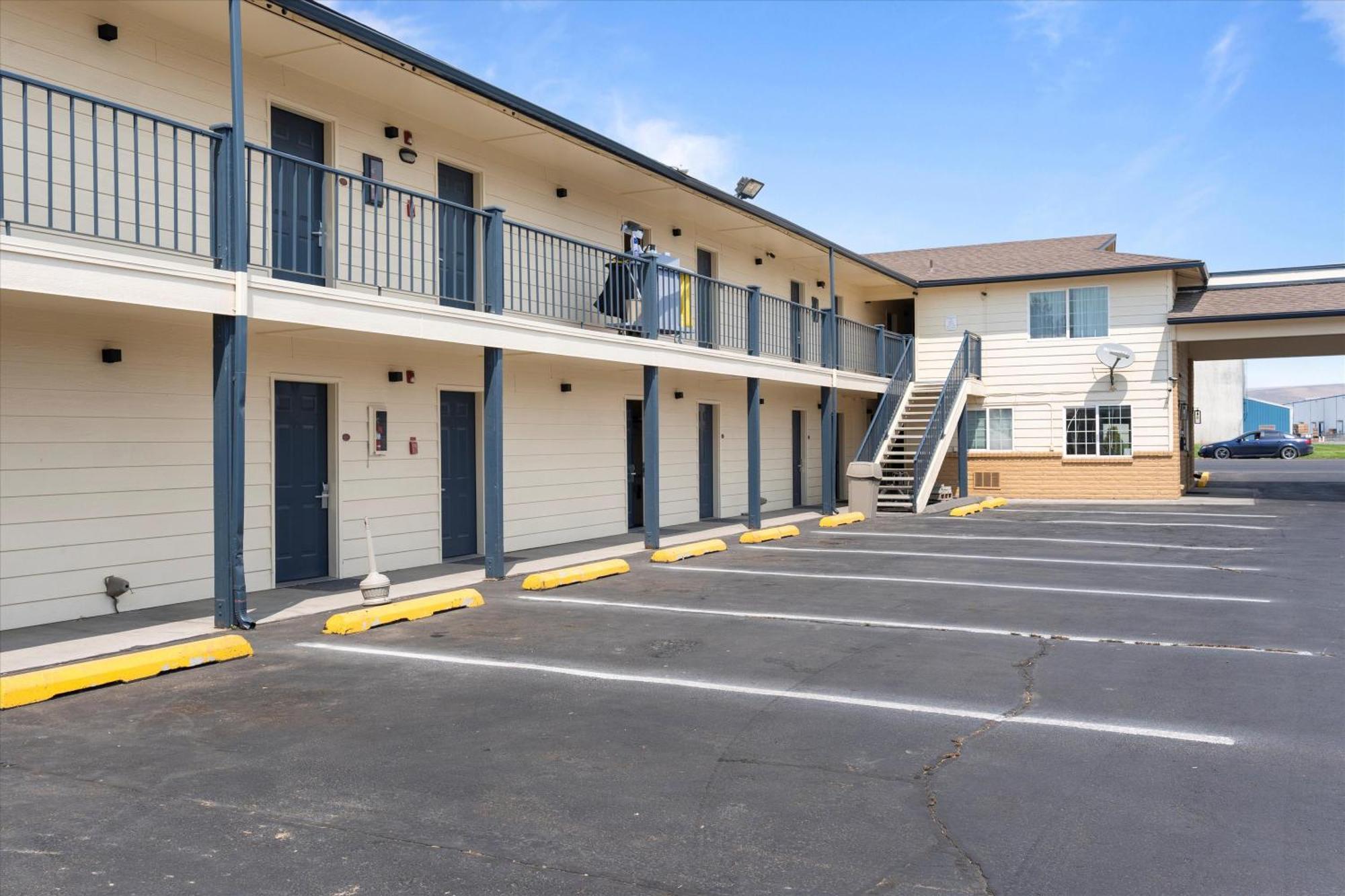 Quincy Inn And Suites Exteriér fotografie