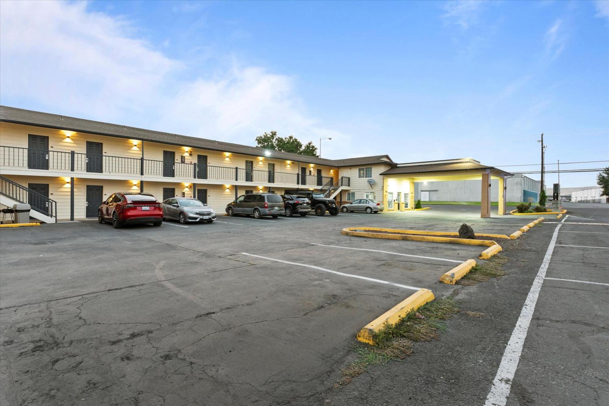 Quincy Inn And Suites Exteriér fotografie