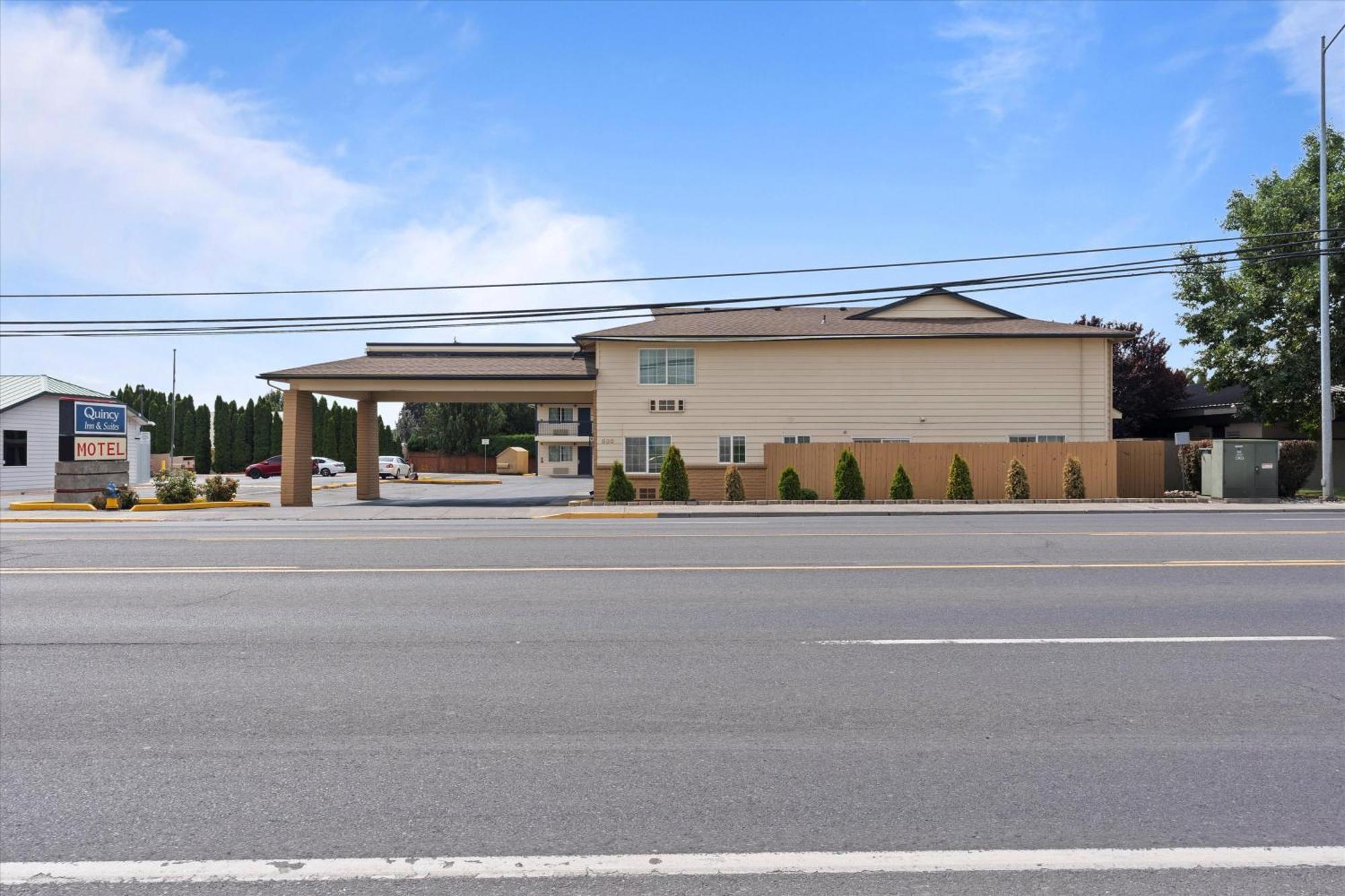 Quincy Inn And Suites Exteriér fotografie