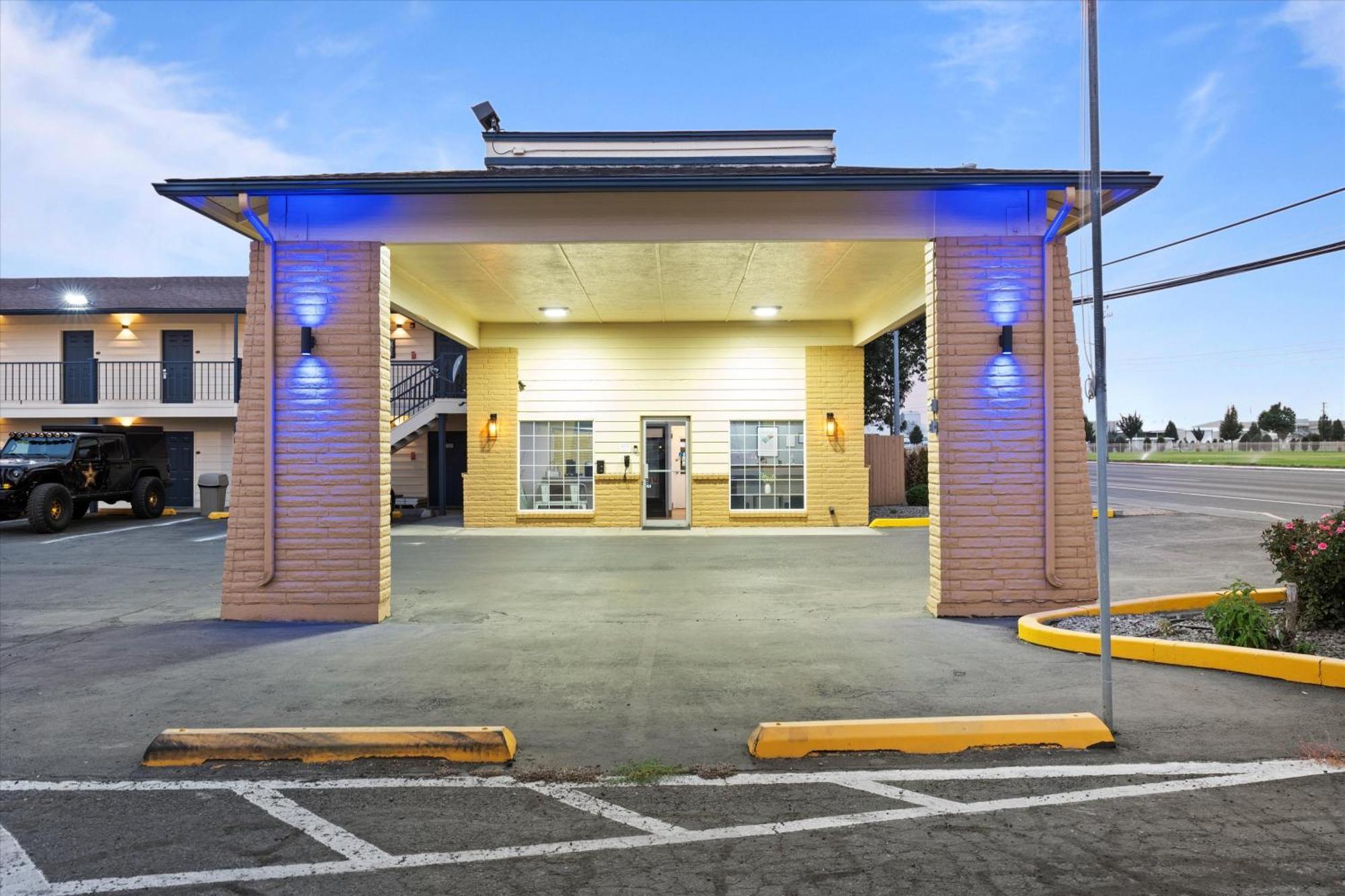 Quincy Inn And Suites Exteriér fotografie