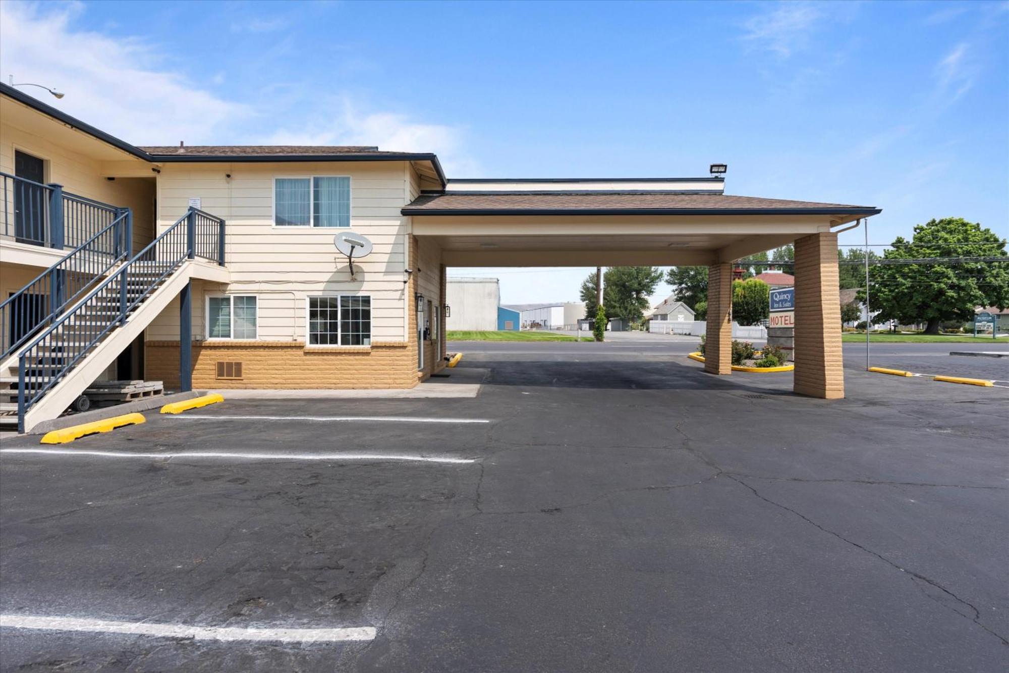 Quincy Inn And Suites Exteriér fotografie