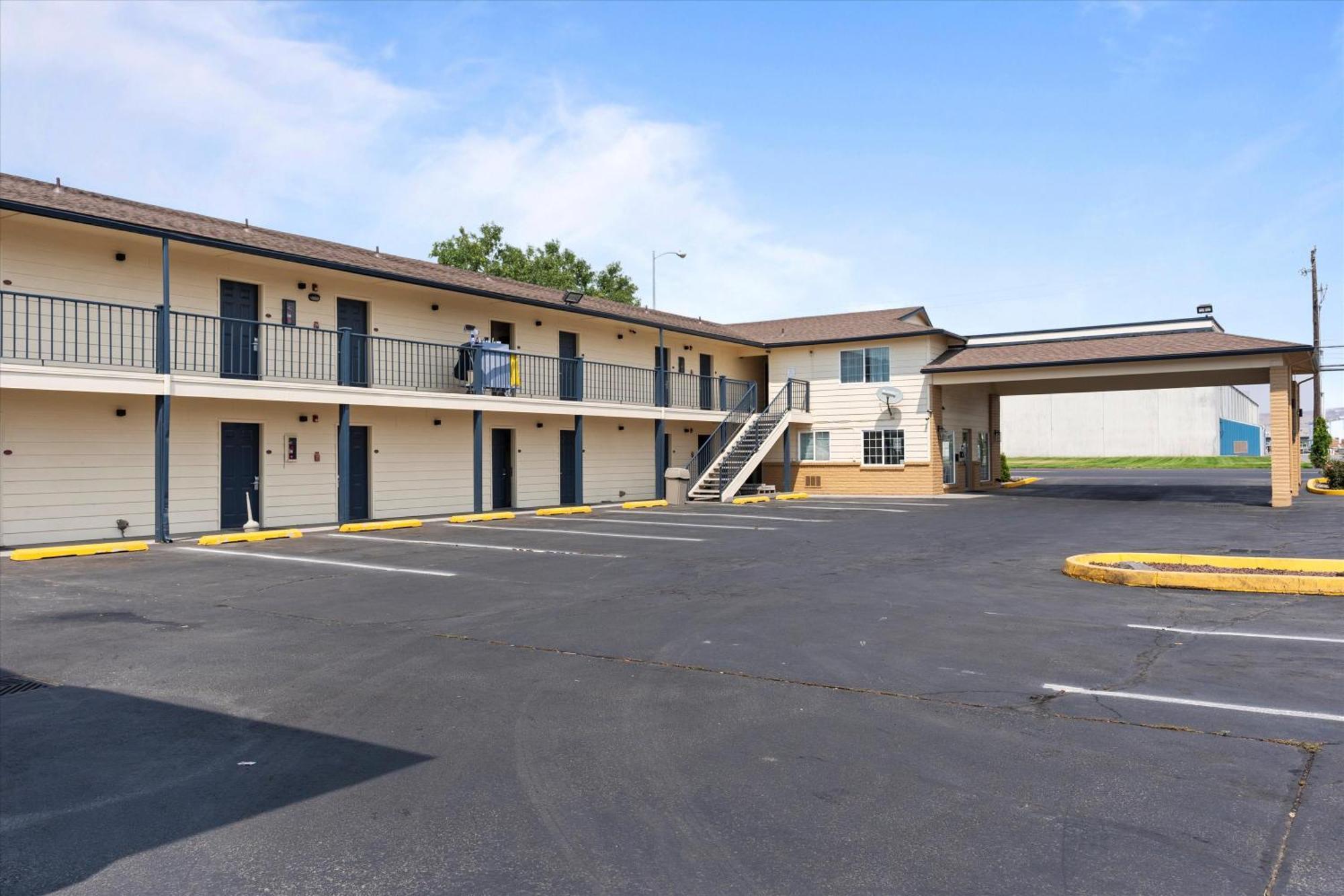 Quincy Inn And Suites Exteriér fotografie