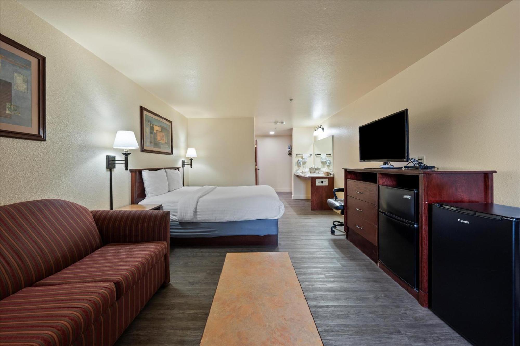 Quincy Inn And Suites Exteriér fotografie