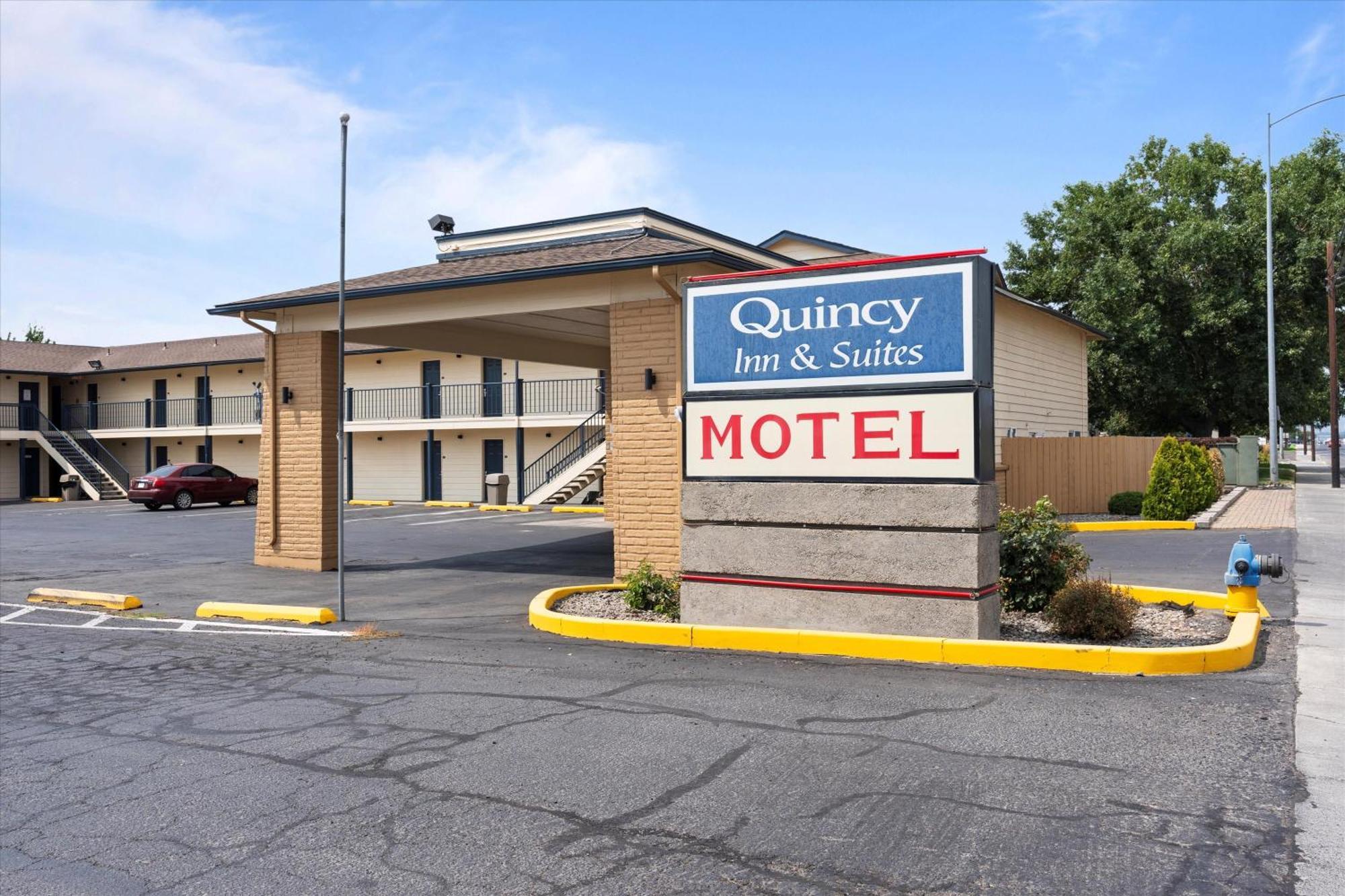 Quincy Inn And Suites Exteriér fotografie