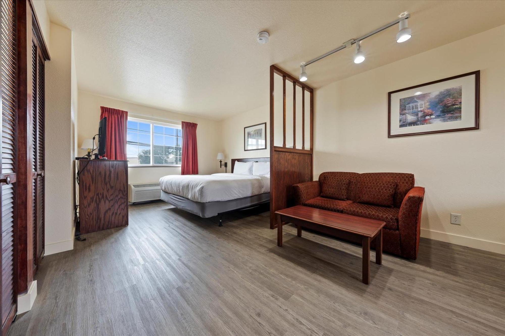 Quincy Inn And Suites Exteriér fotografie