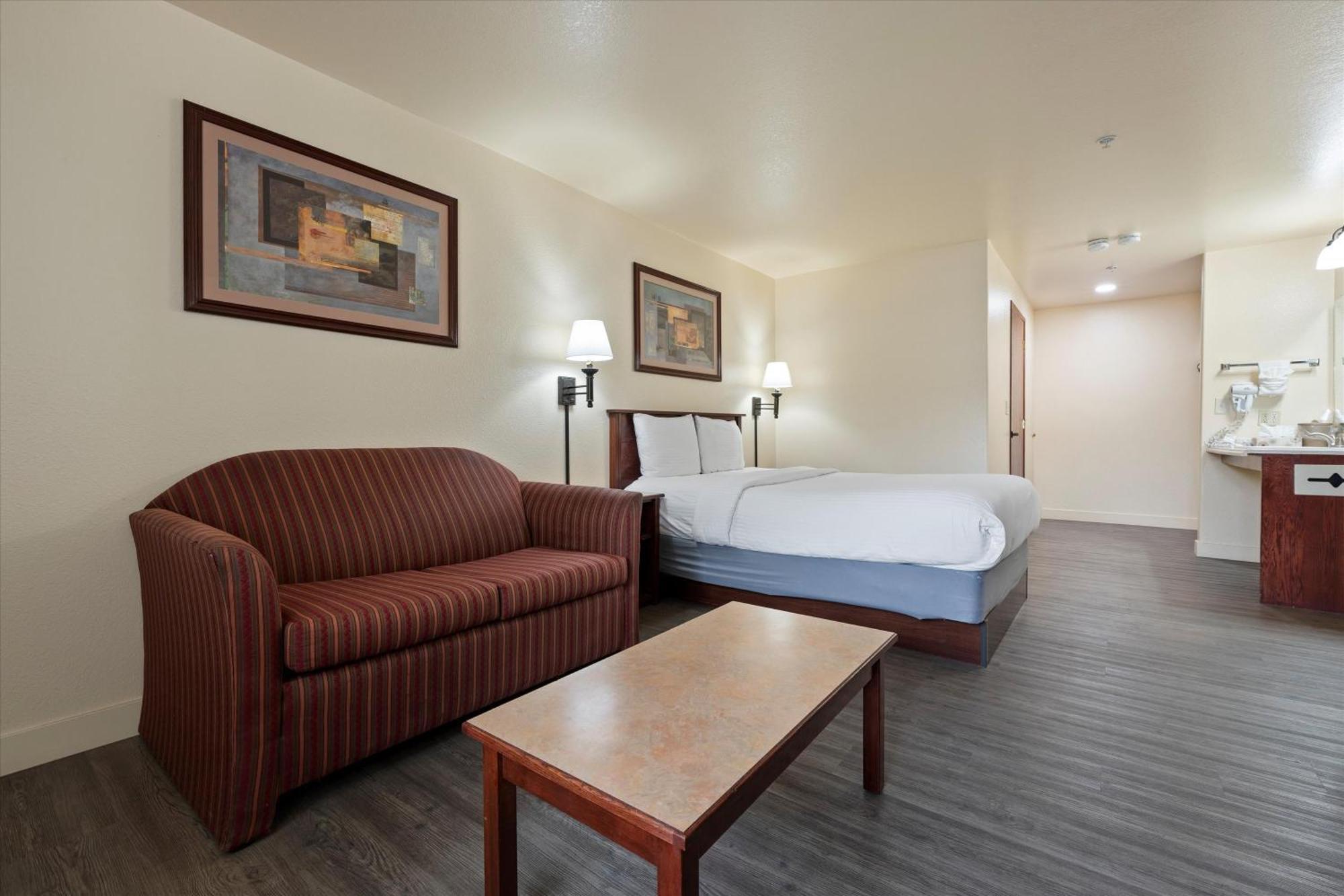 Quincy Inn And Suites Exteriér fotografie