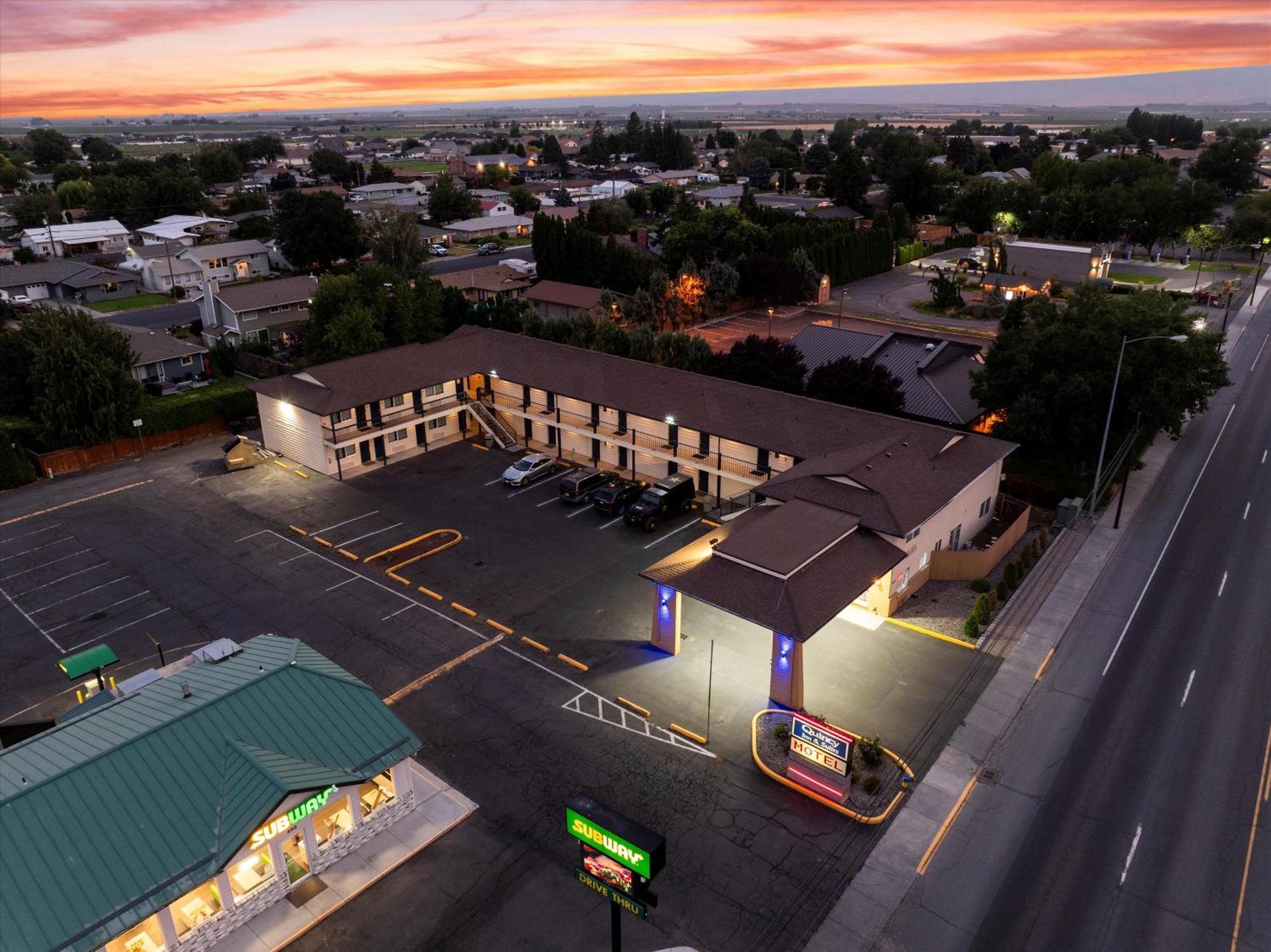 Quincy Inn And Suites Exteriér fotografie