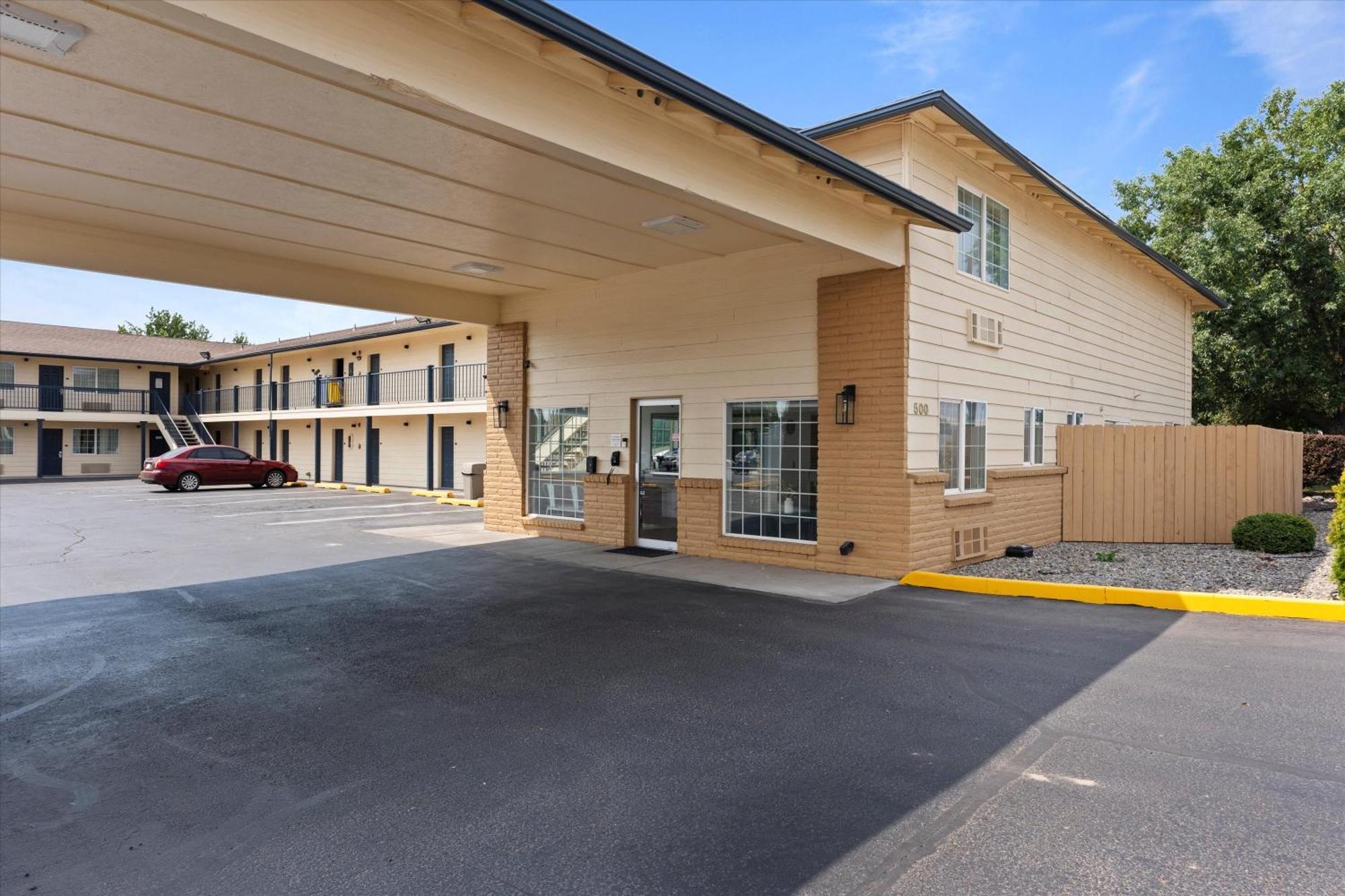 Quincy Inn And Suites Exteriér fotografie