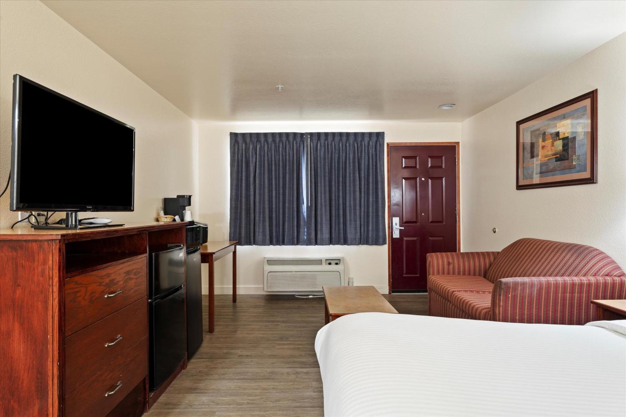 Quincy Inn And Suites Exteriér fotografie