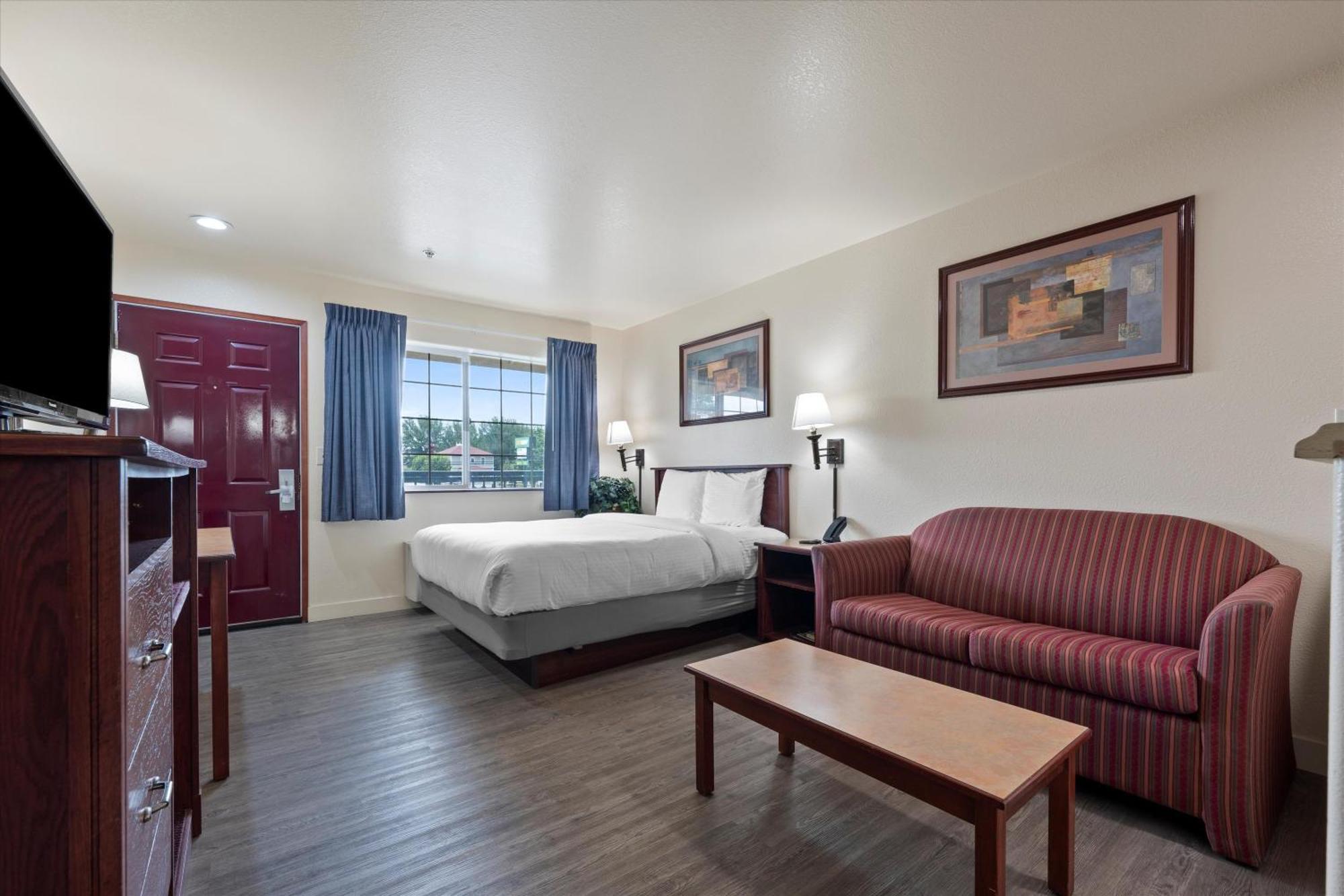 Quincy Inn And Suites Exteriér fotografie