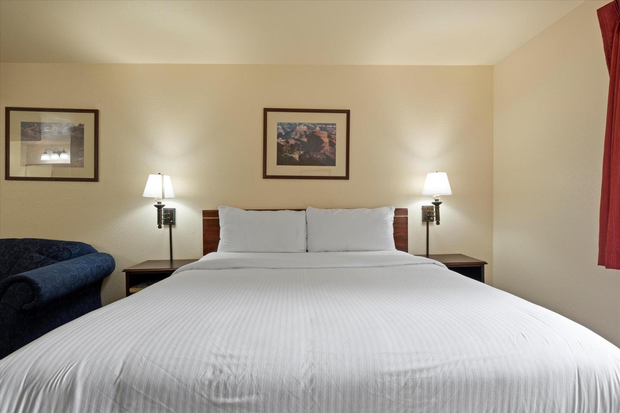 Quincy Inn And Suites Exteriér fotografie